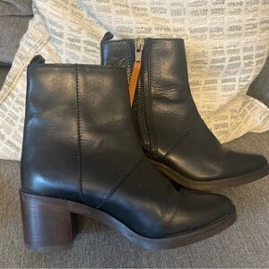Fabianelli Italian Womens Size 8 Black Leather Chunky Zip up Boots Almond Toe